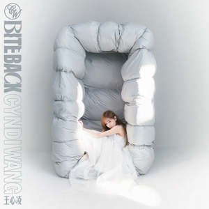 我和小妺在卫生间做爰
