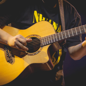 我和小妺在卫生间做爰
